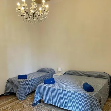 Omodei House Apartmán *